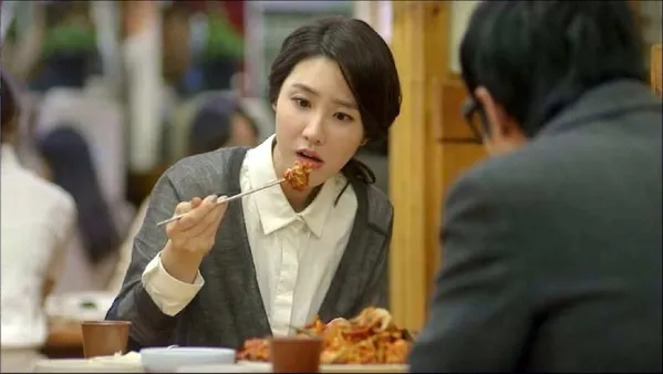 Korean Dining Customs: A Guide to Korean Dining Etiquette